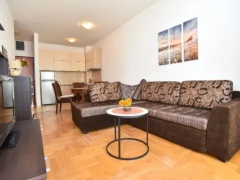 Izdavanje, jednosoban stan, 42m², Budva, Crna Gora - image 9