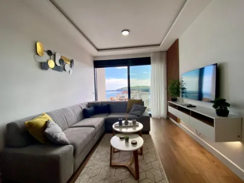 Izdavanje, jednosoban stan, 55m², Bečići, Budva - image 1