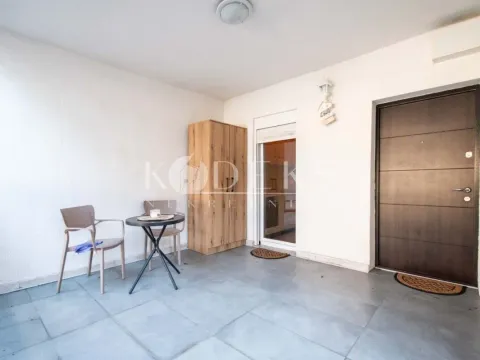 Rent, two bedroom apartment, 87m², Momišići, Podgorica - image 11