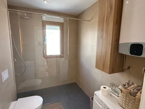 Rent, one bedroom apartment, 42m², Tološka šuma, Podgorica - image 11