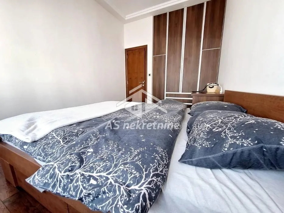 Izdavanje, četvorosoban stan, 135m², Savski Venac, Beograd
