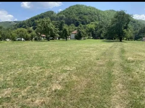 Zemljište in Resnik