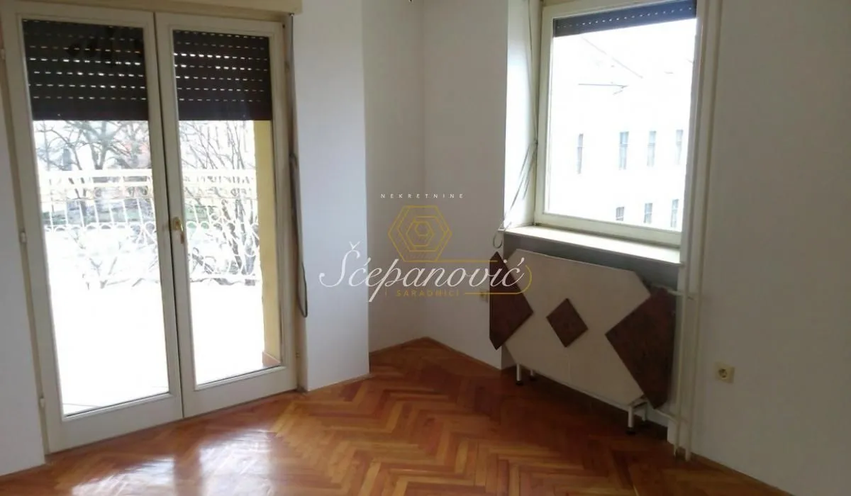 Prodaja, četvorosoban stan, 104m², Centar, Novi Sad