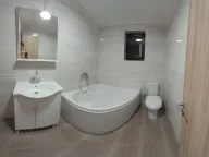 Izdavanje, četvorosoban stan, 210m², Marići, Tivat - image 11