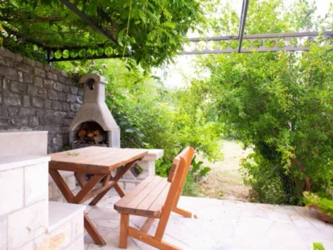 Izdavanje, trosoban stan, 90m², Srbina, Herceg Novi - image 11