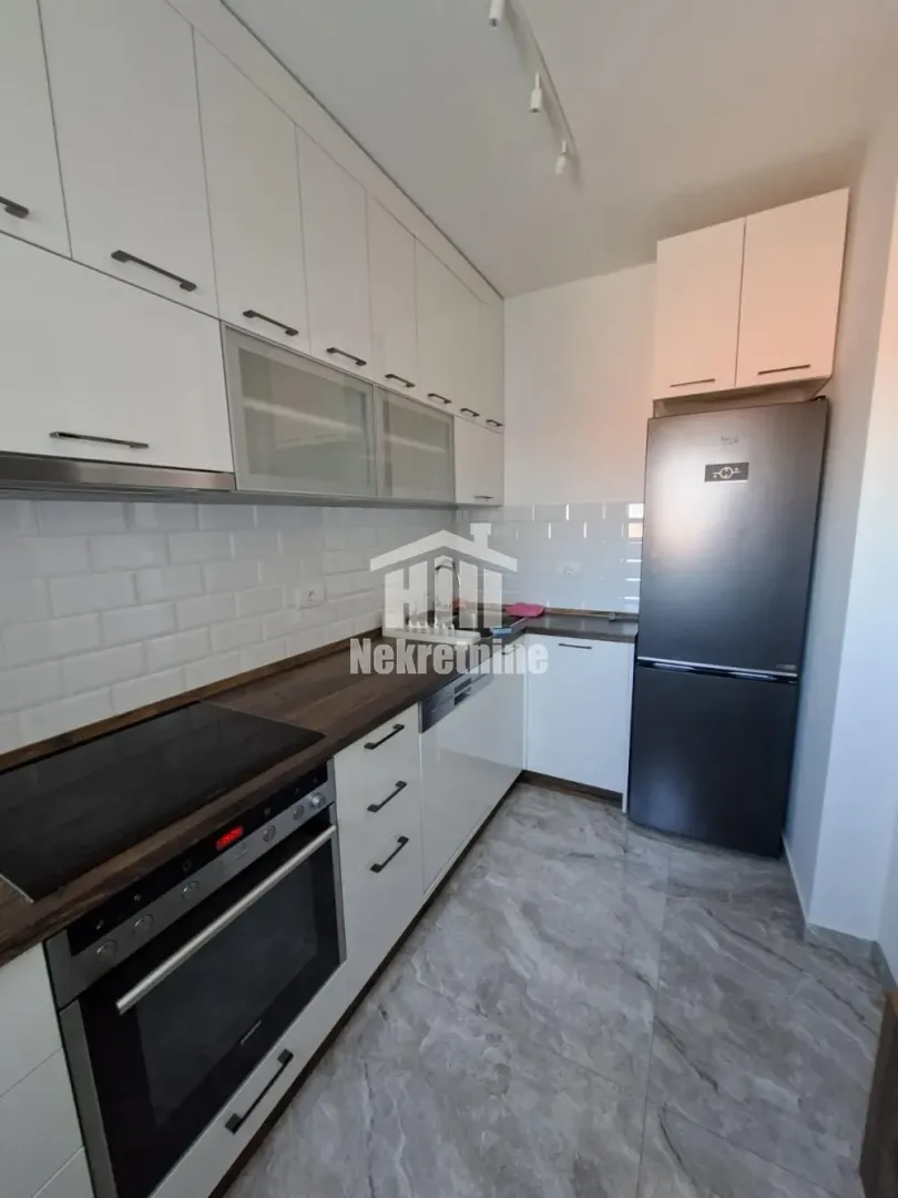 Izdavanje, trosoban stan, 72m², Julino Brdo, Beograd
