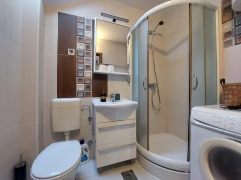 Izdavanje, dvosoban stan, 80m², Centar, Tivat - image 13