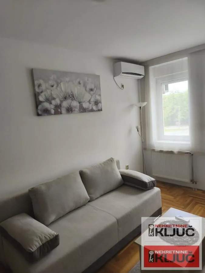 Izdavanje, jednosoban stan, 28m², Bulevar Evrope, Novi Sad Sve Podlokacije