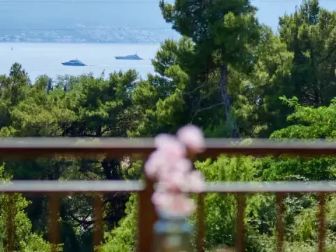 Izdavanje, stan, 86m², Tivat, Crna Gora - image 1