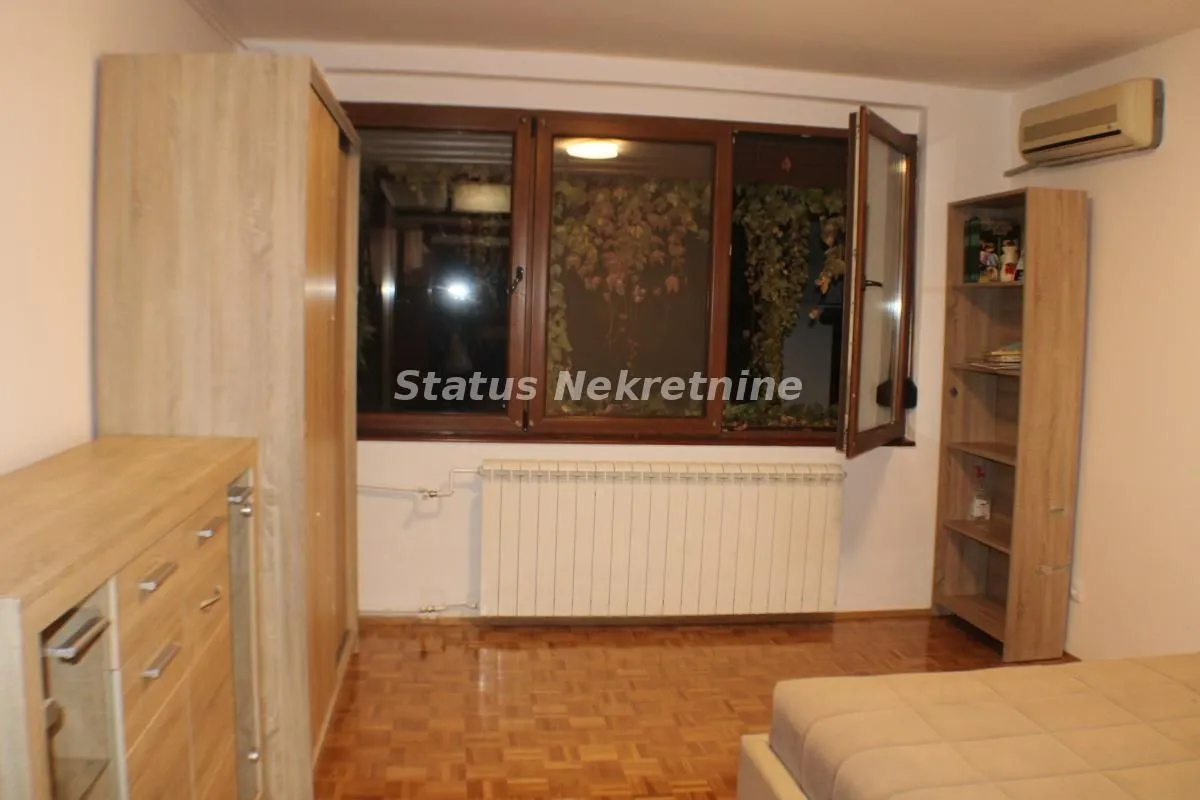 Izdavanje, trosoban stan, 70m², Stari grad, Novi Sad