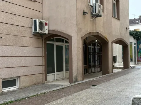 Izdavanje, poslovni prostor, 150m², Centar, Podgorica - image 9