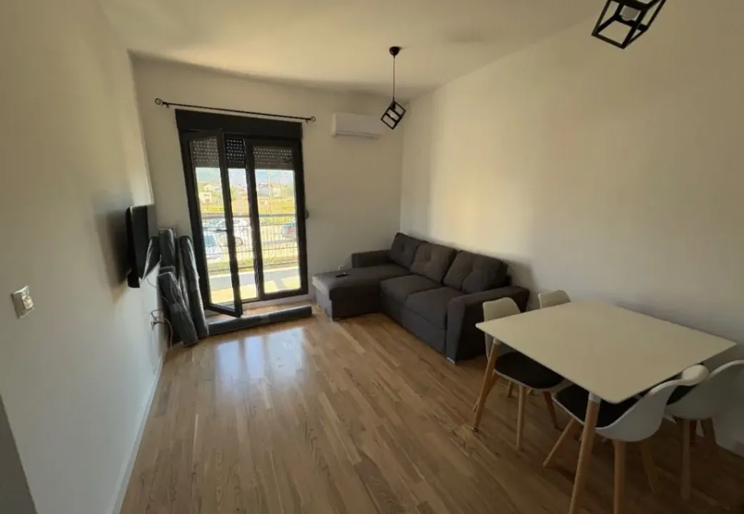Izdavanje, jednosoban stan, 45m², Gorica C, Podgorica