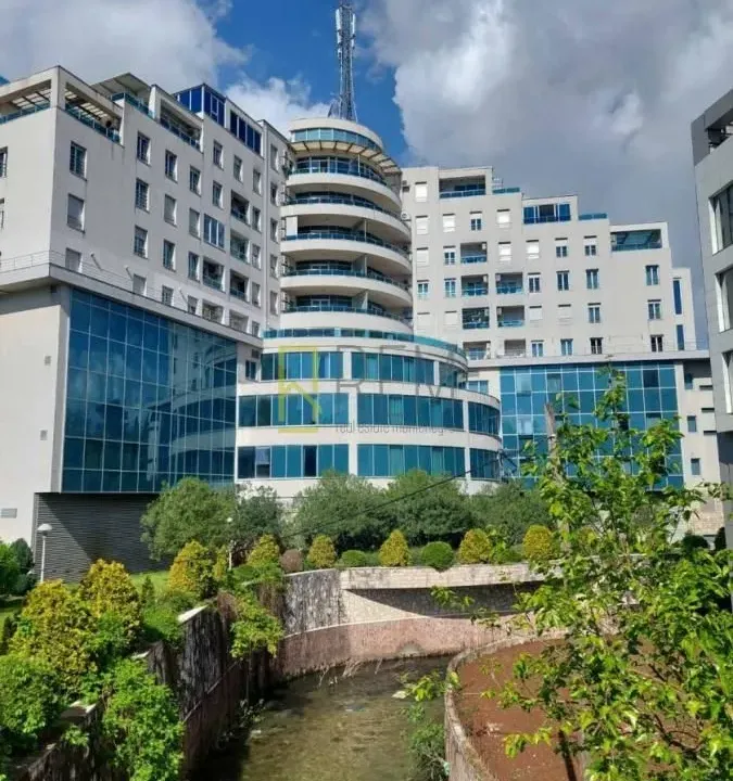 Prodaja, dvosoban stan, 100m², Centar, Podgorica