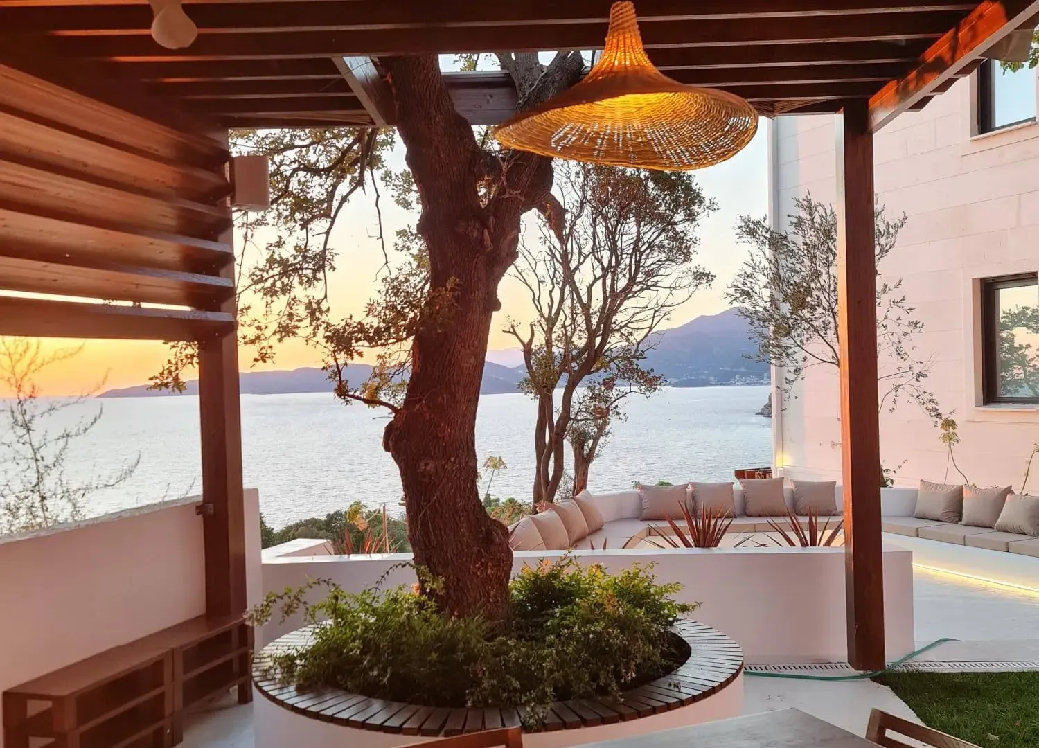 Rent, house, 300m², Reževići, Budva