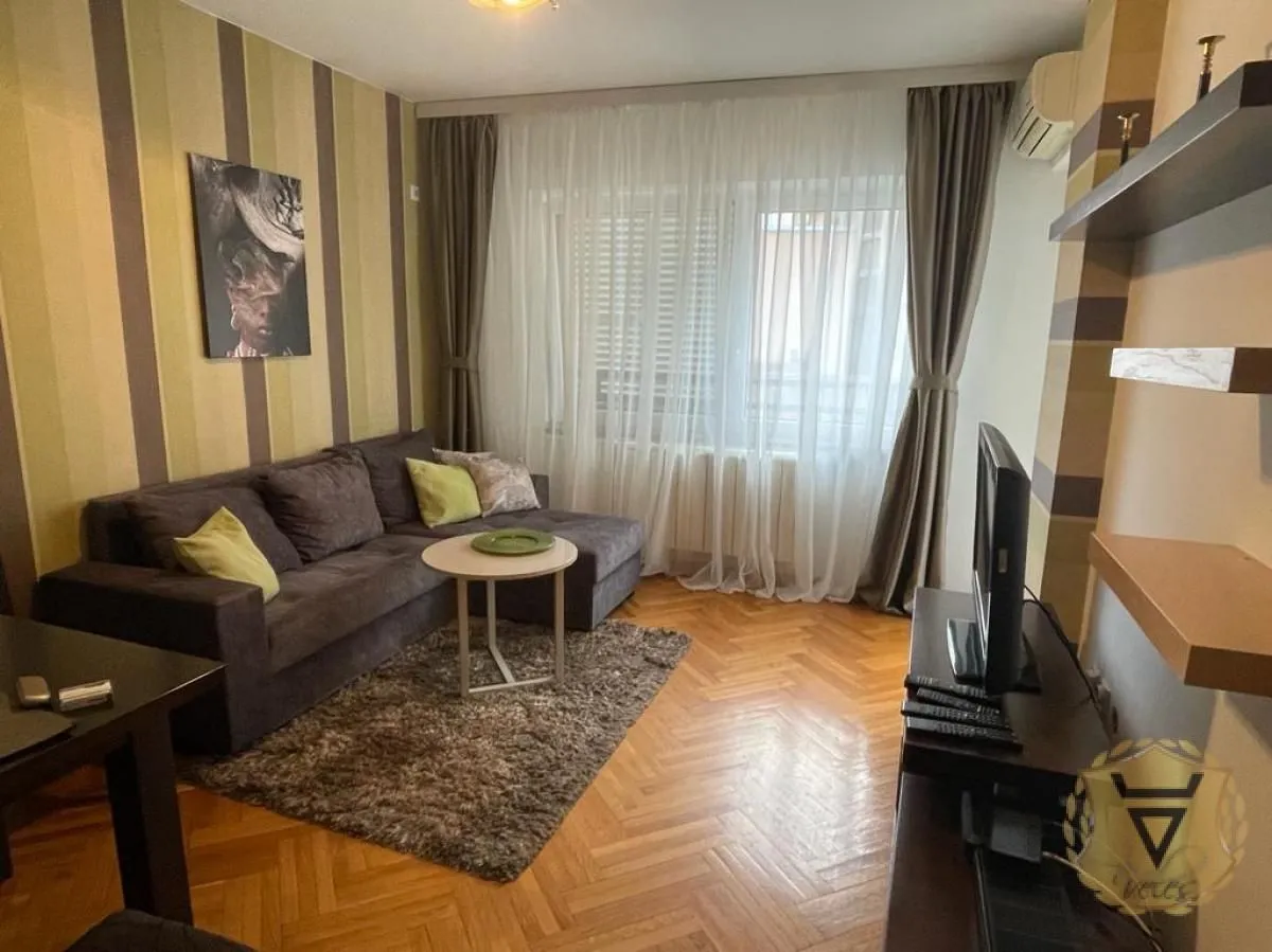 Izdavanje, jednosoban stan, 40m², Stari Grad, Beograd