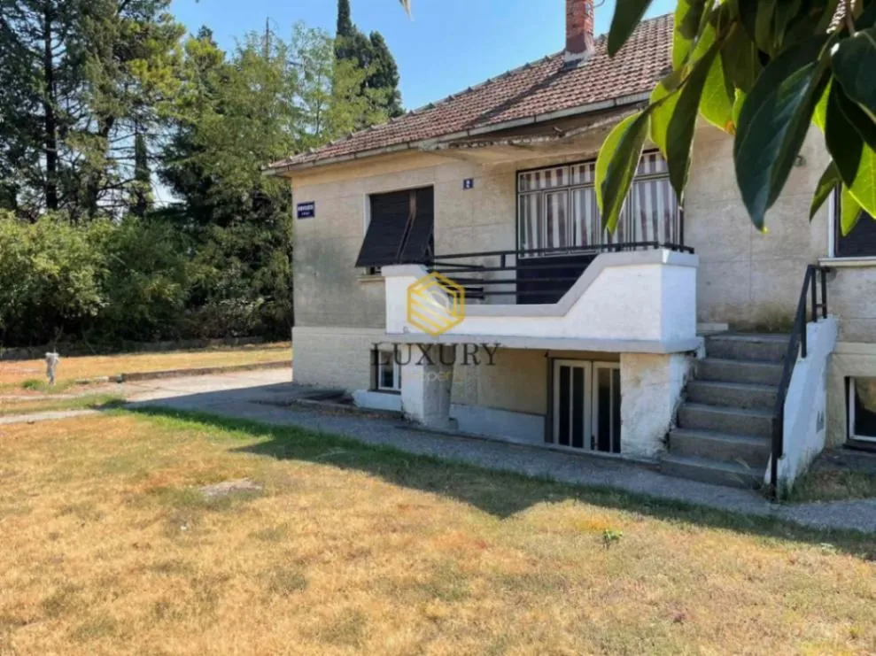 Prodaja, kuća, 272m², Masline, Podgorica