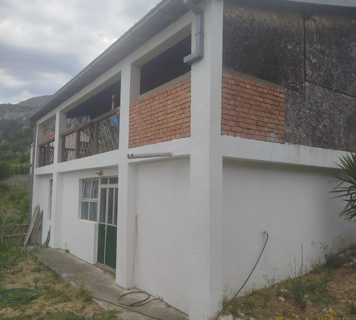 Prodaja, kuća, 165m², Kuči, Podgorica