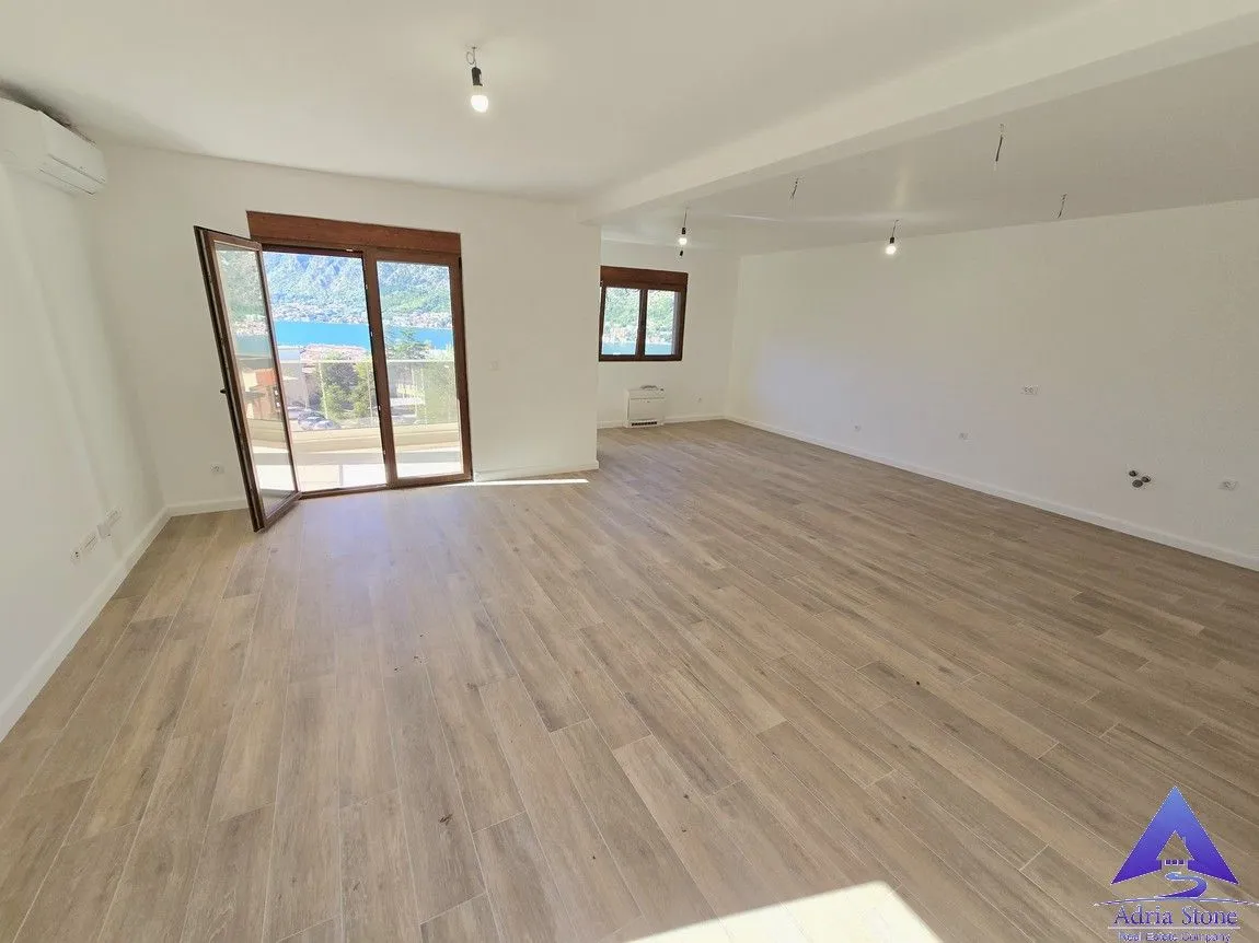Prodaja, trosoban stan, 140m², Dobrota, Kotor