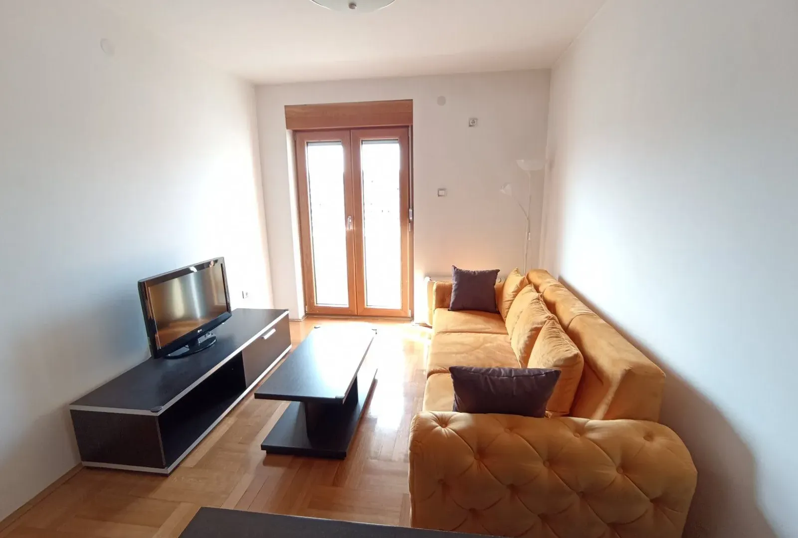 Izdavanje, jednosoban stan, 52m², Preko Morače, Podgorica