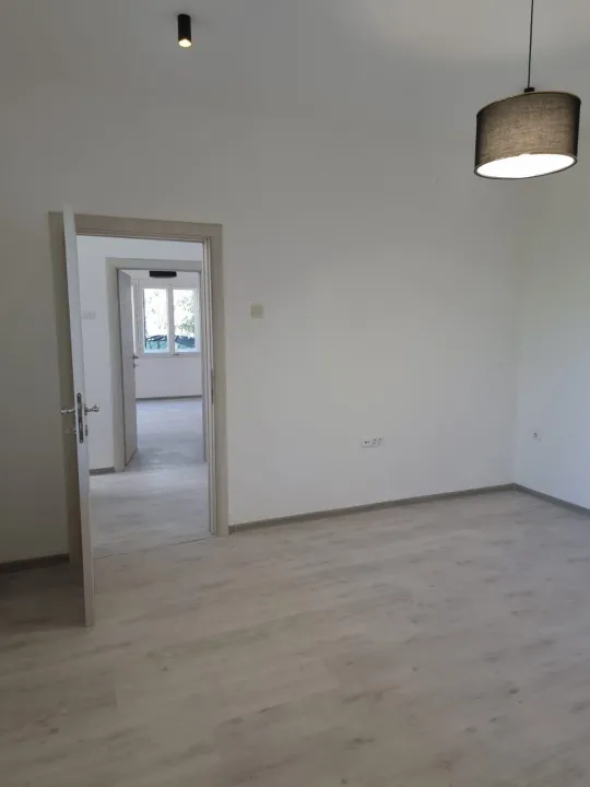 Izdavanje, poslovni prostor, 60m², Stari Aerodrom, Podgorica