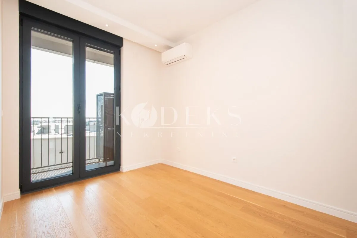 Izdavanje, trosoban stan, 127m², Preko Morače, Podgorica