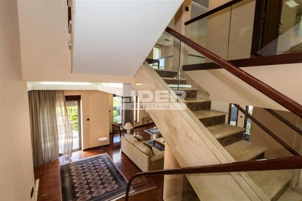 Sale, house, 600m², Savski Venac, Beograd