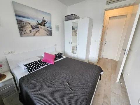 Rent, one bedroom apartment, 57m², Budva, Crna Gora - image 9