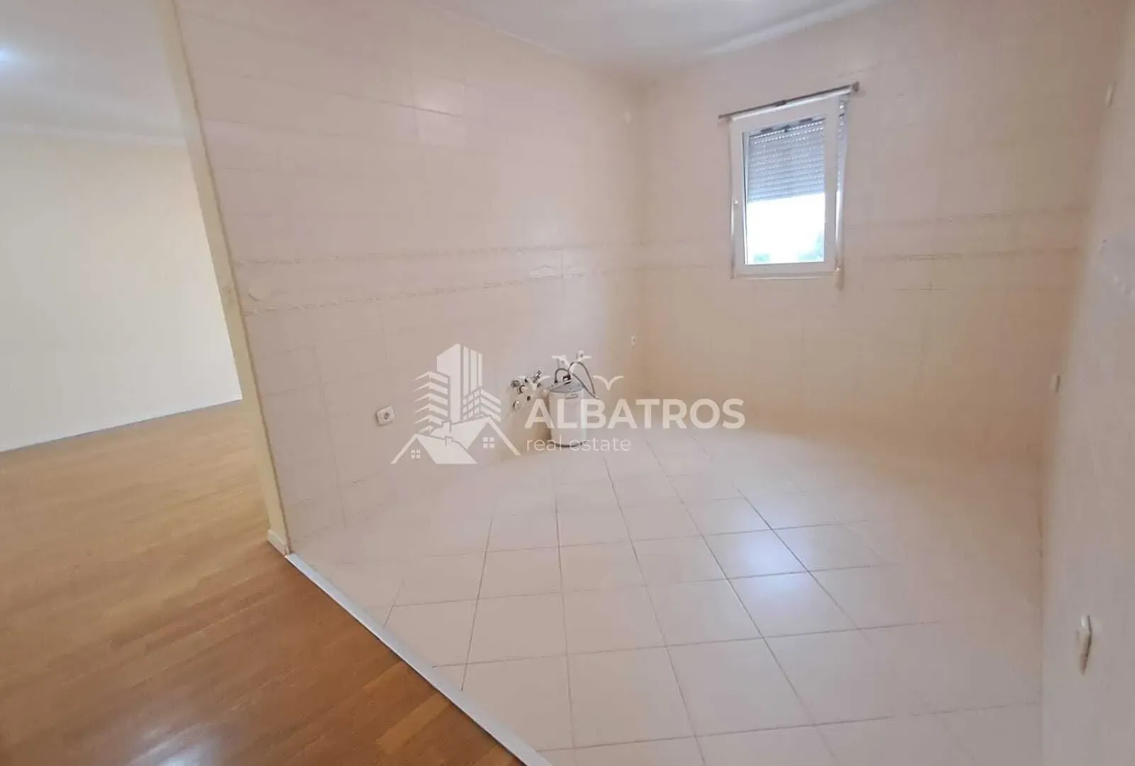 Rent, two bedroom apartment, 75m², Centar, Bar