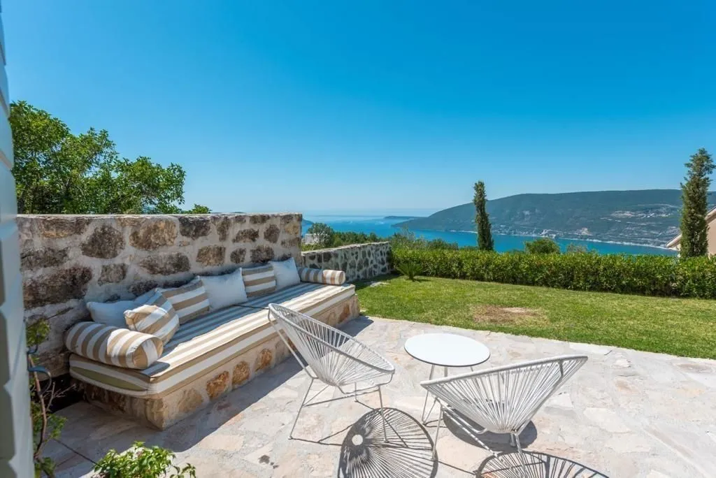 Rent, house, 400m², Herceg Novi, Crna Gora
