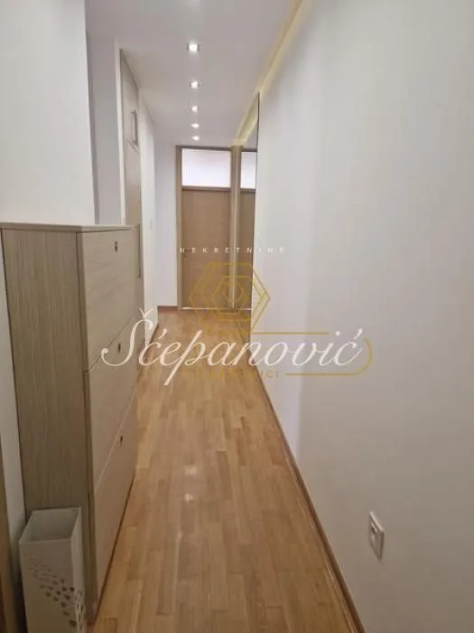 Izdavanje, trosoban stan, 105m², Centar, Novi Sad