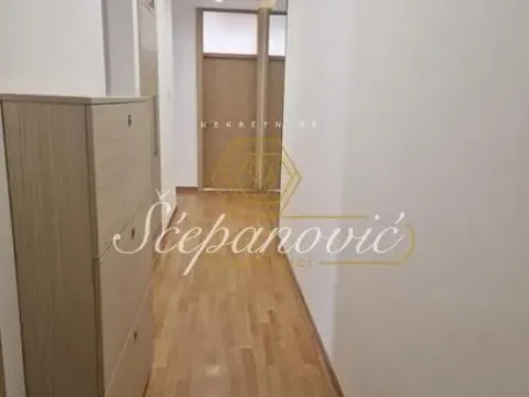 Izdavanje, trosoban stan, 105m², Centar, Novi Sad - image 2