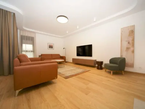Izdavanje, trosoban stan, 104m², City Kvart, Podgorica - image 11