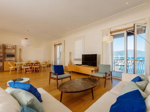 Sale, four bedroom apartment, 240m², Tivat, Crna Gora - image 4