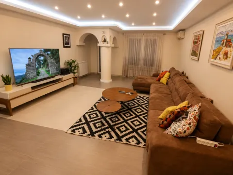 Izdavanje, kuća, 200m², Gorica C, Podgorica - image 5