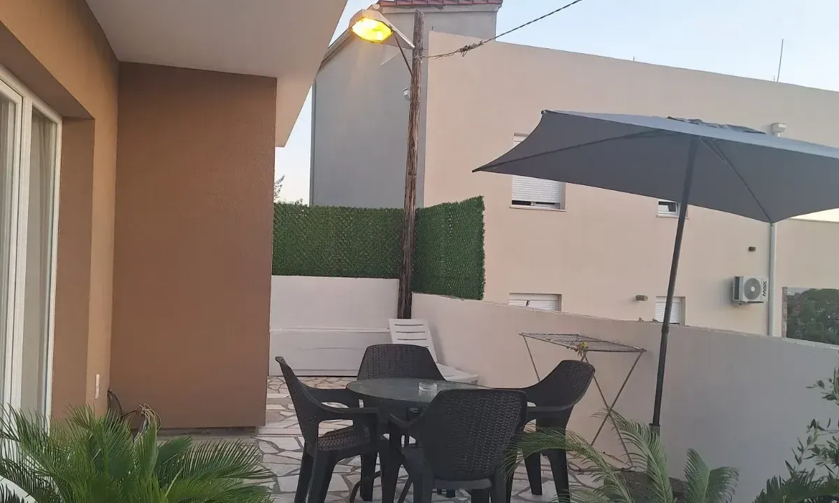 Izdavanje, stan, 70m², Tivat, Crna Gora