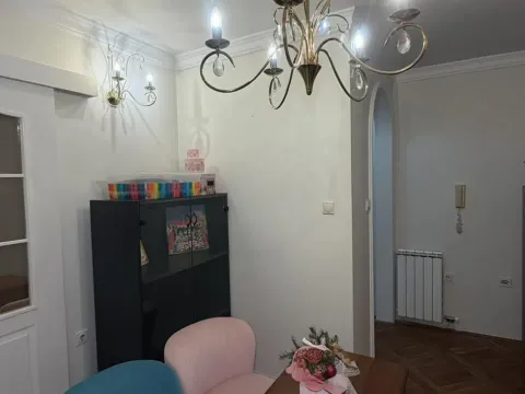 Izdavanje, četvorosoban stan, 120m², Škaljari, Kotor - image 11