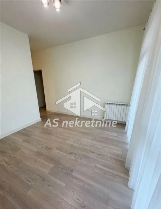Izdavanje, četvorosoban stan, 110m², Savski Venac, Beograd