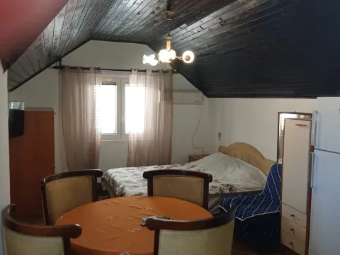 Izdavanje, garsonjera, 30m², Radanovići, Kotor - image 5