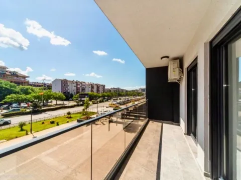 Izdavanje, dvosoban stan, 72m², Stari Aerodrom, Podgorica - image 13