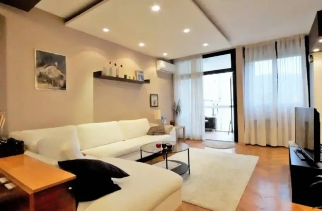 Izdavanje, trosoban stan, 100m², Centar, Budva