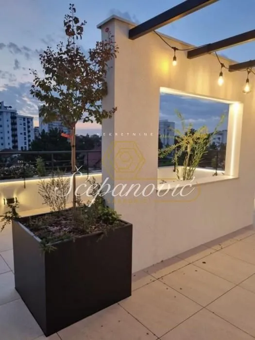 Prodaja, četvorosoban stan, 92m², Adamovićevo Naselje, Novi Sad Sve Podlokacije