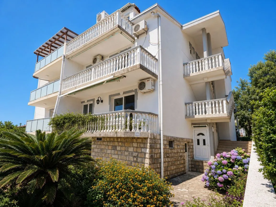 Sale, house, 368m², Bečići, Budva