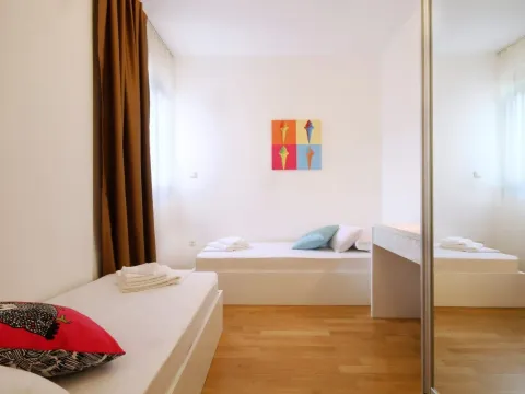 Izdavanje, dvosoban stan, 75m², Centar, Budva - image 13