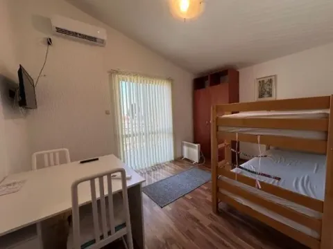 Izdavanje, dvosoban stan, 80m², Šušanj, Bar - image 5