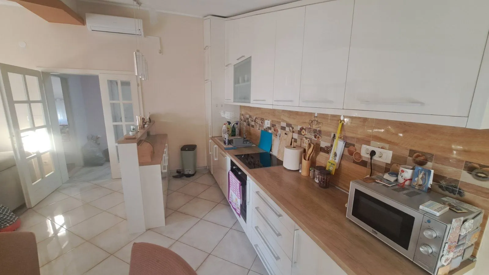Izdavanje, trosoban stan, 106m², Tivat, Crna Gora