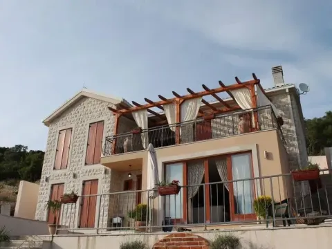 Prodaja, kuća, 210m², Kotor, Crna Gora - image 1