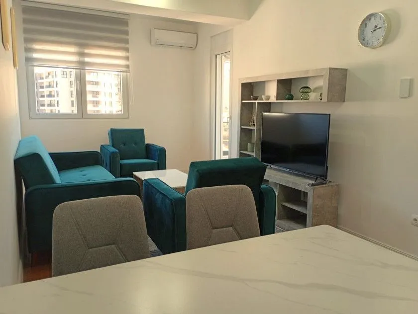 Izdavanje, jednosoban stan, 47m², Centar, Bar