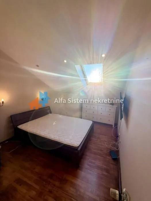 Izdavanje, stan, 200m², Stari Grad, Beograd