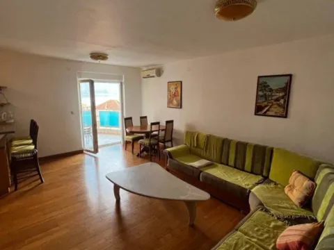 Izdavanje, dvosoban stan, 78m², Dobrota, Kotor - image 4