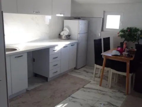 Izdavanje, kuća, 65m², Marovići, Bar - image 3